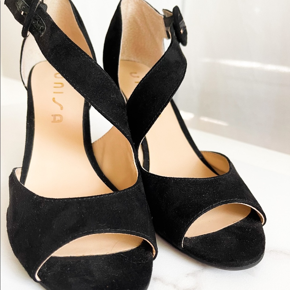 Beautiful classic black heels.